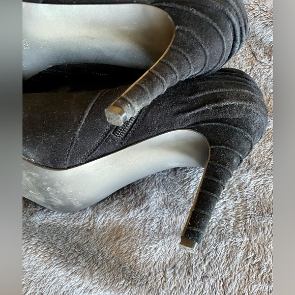 Black suede 4” heel boots in good used condition women size 8.5M - Picture 5 of 8